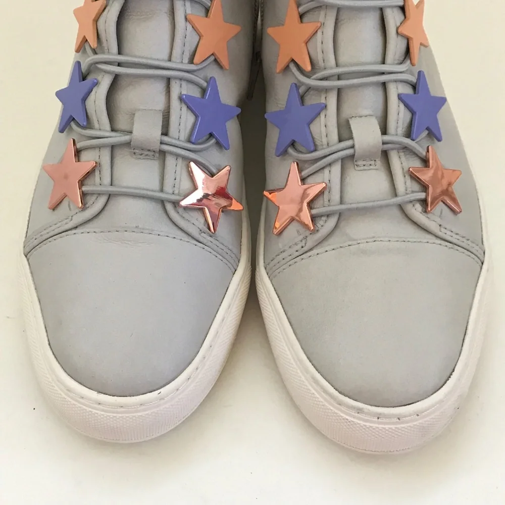 KATY PERRY High Top Sneakers with Multicolored Stars Gray Women’s Size 8 NWT